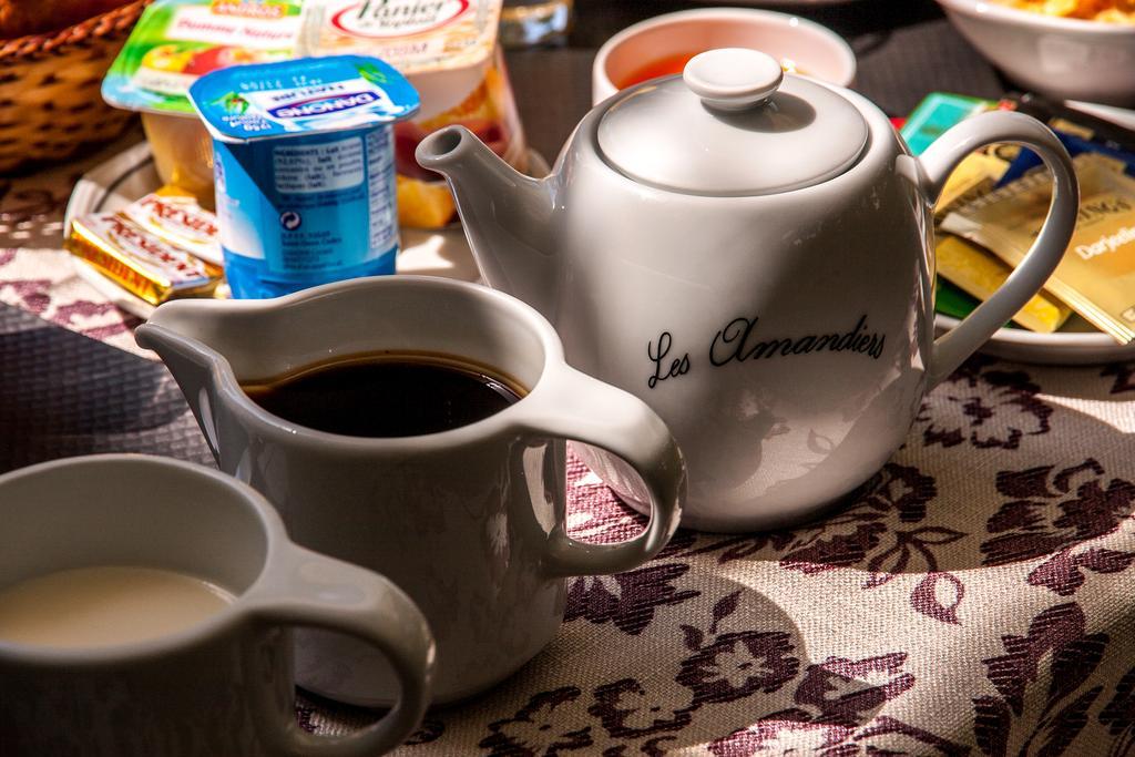 Les Amandiers